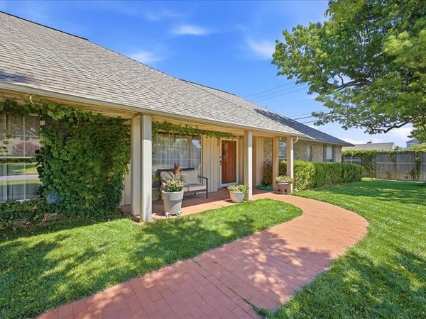 2901 Chapel Hill Road, Oklahoma City, OK 73120