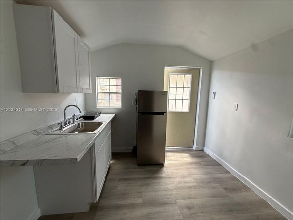 3101 NW 6th St , Miami, FL 33125