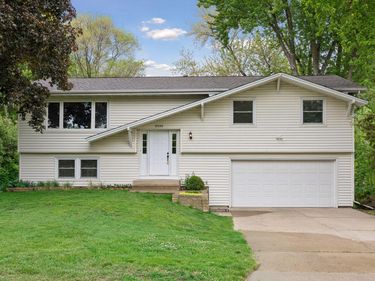 9030 45th Avenue N, New Hope, MN 55428