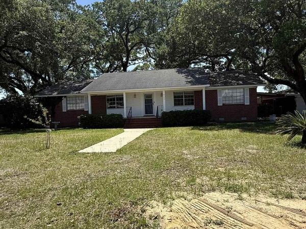 6107 Confederate Dr, Pensacola, FL 32503