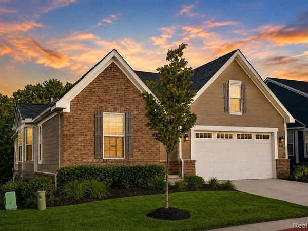 154 Mulberry Lane, Rochester Hills, MI 48309