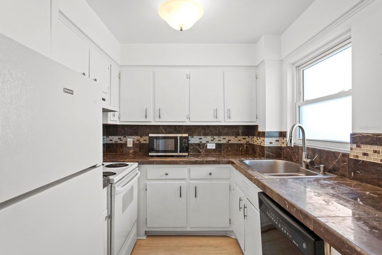750 Burlington Avenue N, Unit 3C, Saint Petersburg, FL 33701 Photo