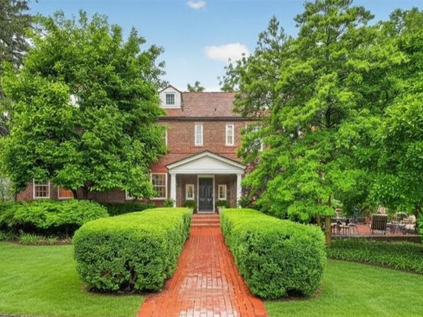 9111 Clayton Road , St Louis, MO 63124