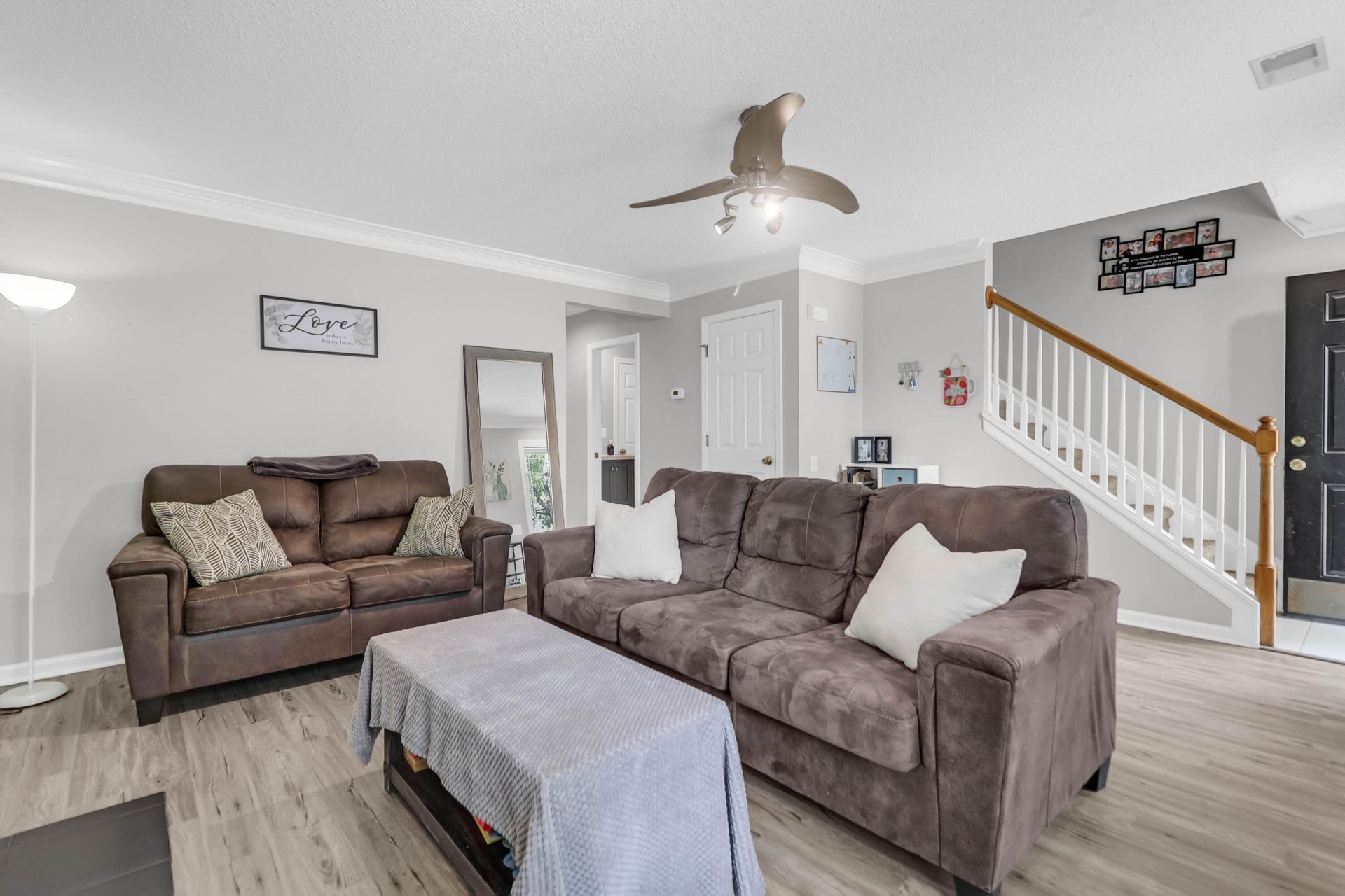 9232 Ayscough Road Photo 5