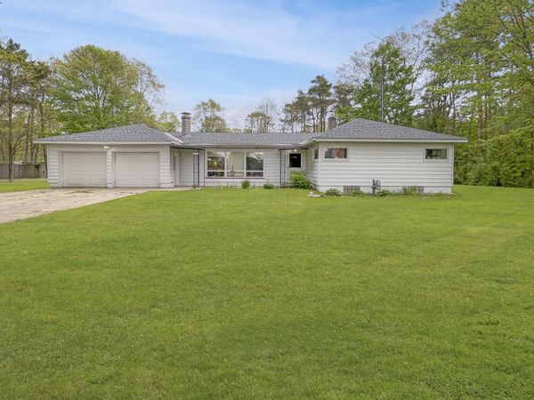 8810 Cedar Creek Drive, Holton, MI 49425