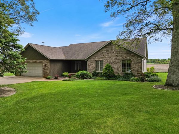 7771 W Circle South Drive, Ligonier, IN 46767