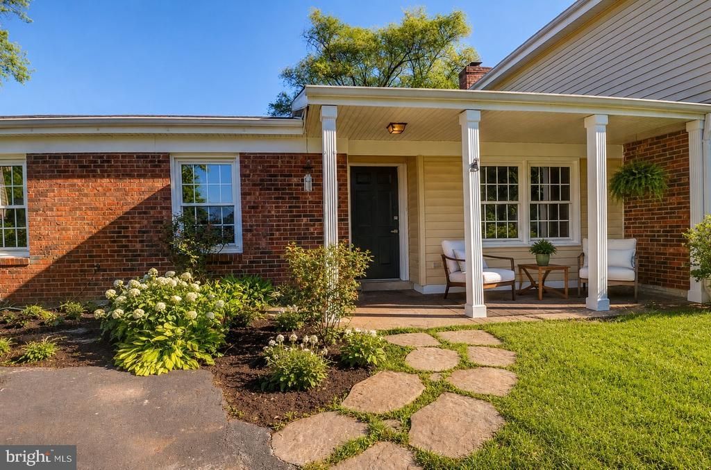 413 Harding Court, Sterling, VA 20164 Main Photo