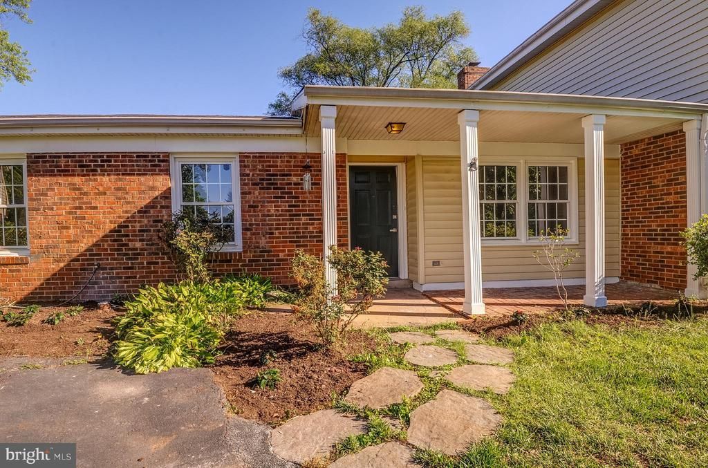 413 Harding Court, Sterling, VA 20164 Main Photo