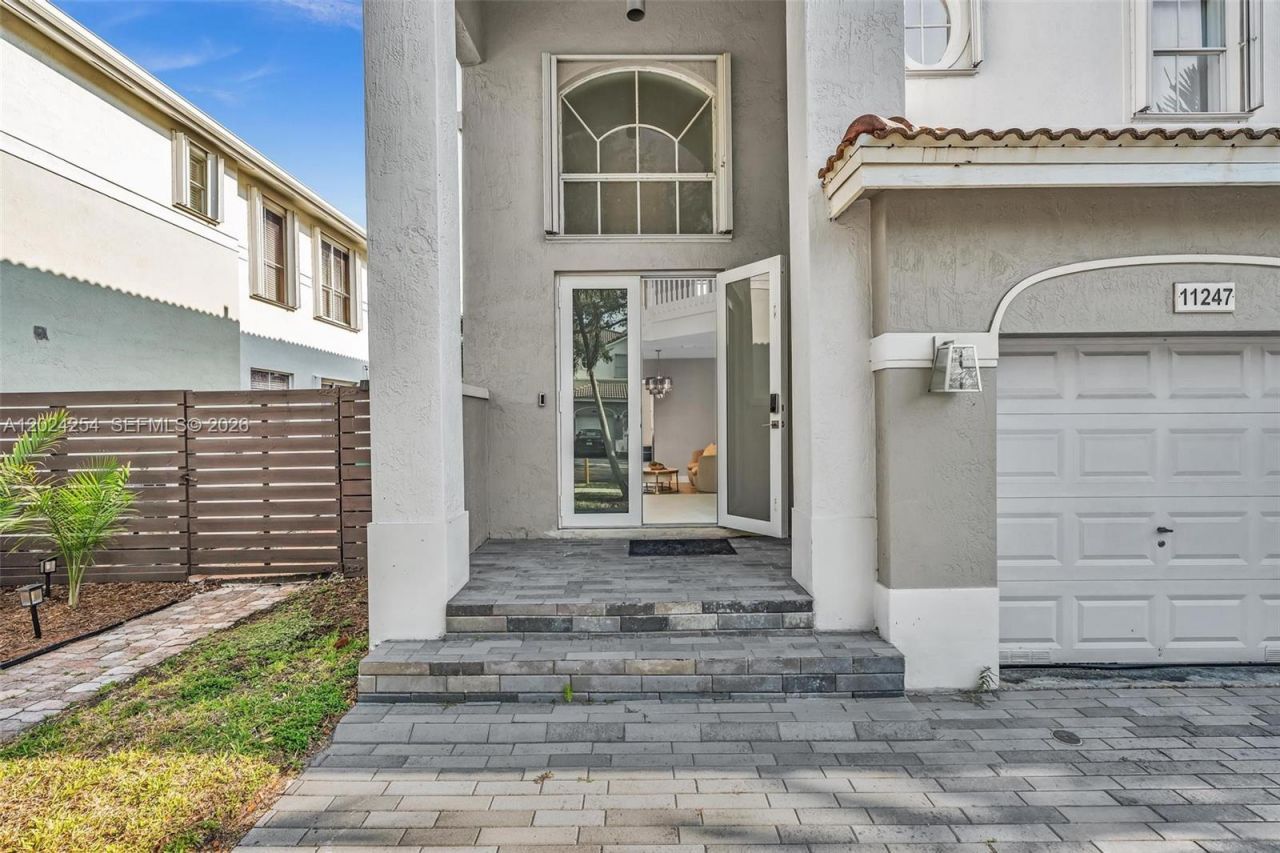 11247 NW 47th Ln, Doral, FL 33178 Photo