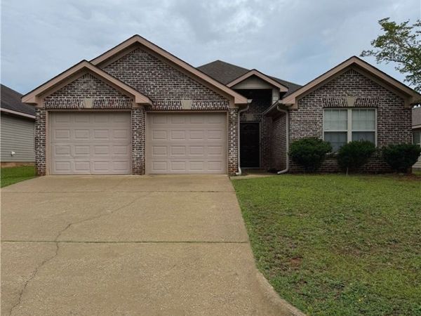 16375 Pottery Lane, Moundville, AL 35474