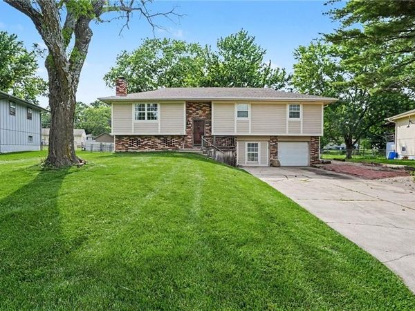 715 S Sheridan Road, Olathe, KS 66061