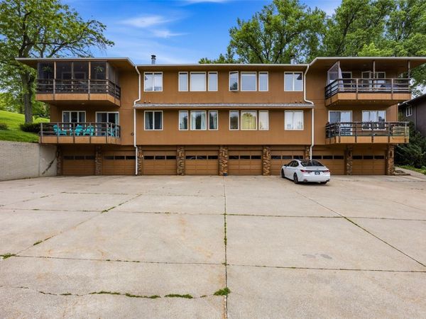 1734 Pikes Peak Court NE, Unit E, Cedar Rapids, IA 52402