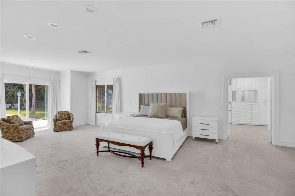 1916 Ocean Drive, Vero Beach, FL 32963 Photo