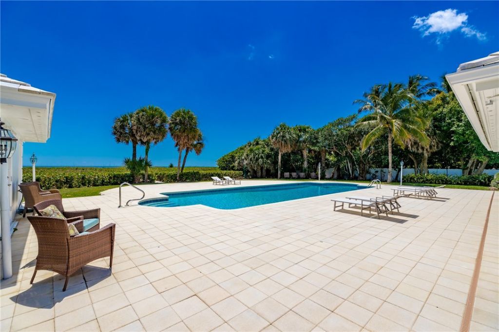 1916 Ocean Drive, Vero Beach, FL 32963 Photo