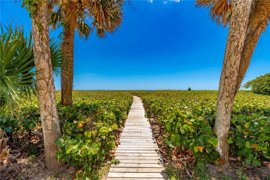 1916 Ocean Drive, Vero Beach, FL 32963 Photo