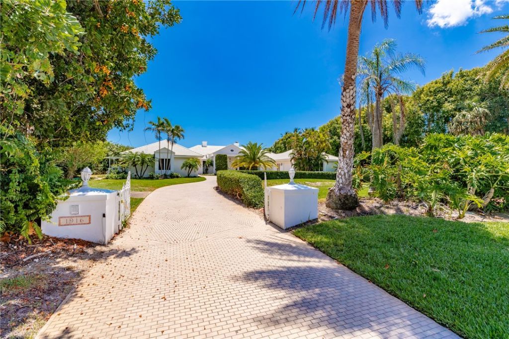1916 Ocean Drive, Vero Beach, FL 32963 Photo