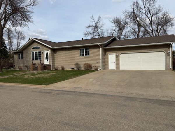 701 Lincoln Street, Lisbon, ND 58054