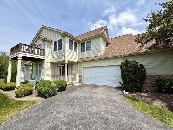 8674 Saddlebred Court , Frankfort, IL 60423