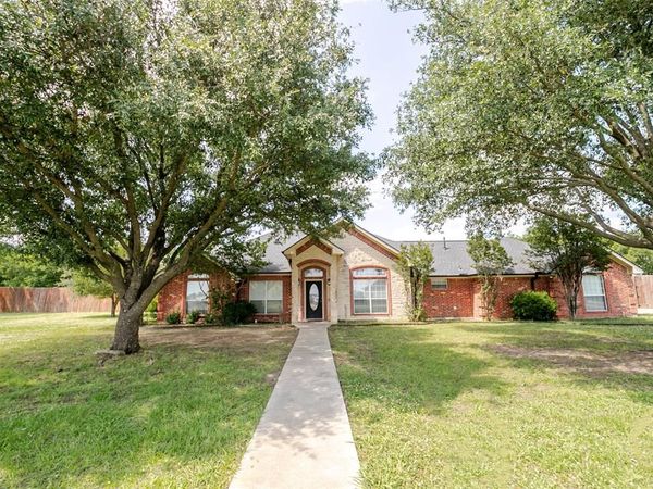 611 Fawn Trail, Tioga, TX 76271