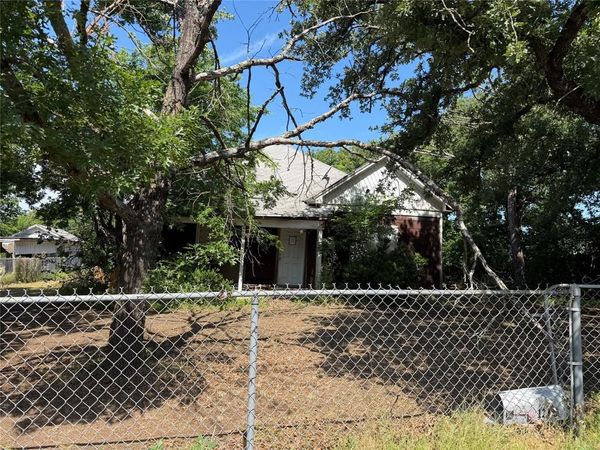 1205 N Elm Street, Weatherford, TX 76086