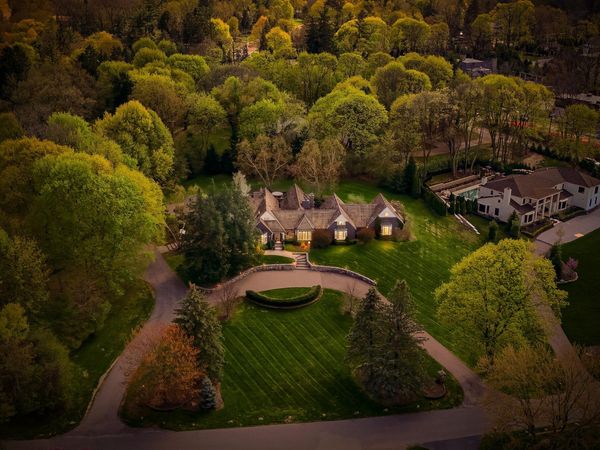 267 Woodberry Drive, Bloomfield Hills, MI 48304