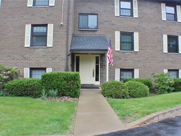 7277 Beacon Hill Dr , Pittsburgh, PA 15221