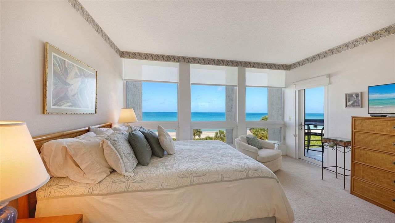 1045 Gulf Of Mexico Drive, Unit 301, Longboat Key, FL 34228 Photo