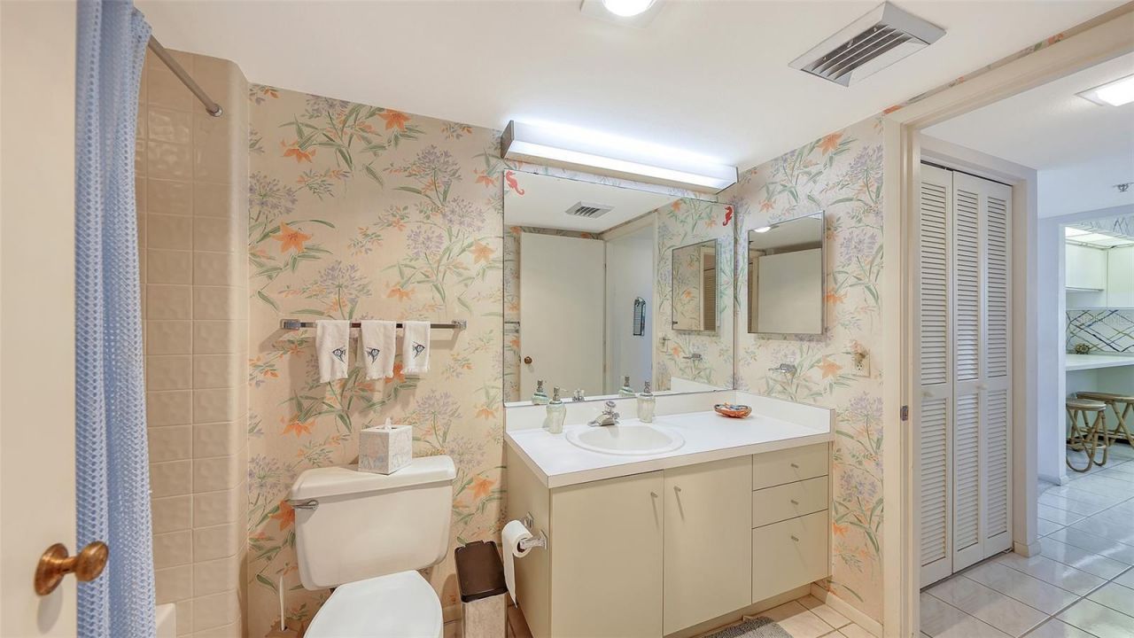 1045 Gulf Of Mexico Drive, Unit 301, Longboat Key, FL 34228 Photo