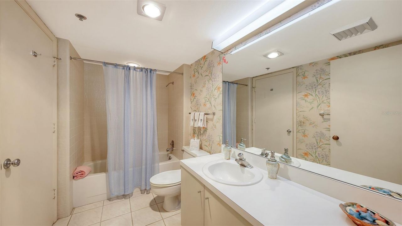 1045 Gulf Of Mexico Drive, Unit 301, Longboat Key, FL 34228 Photo