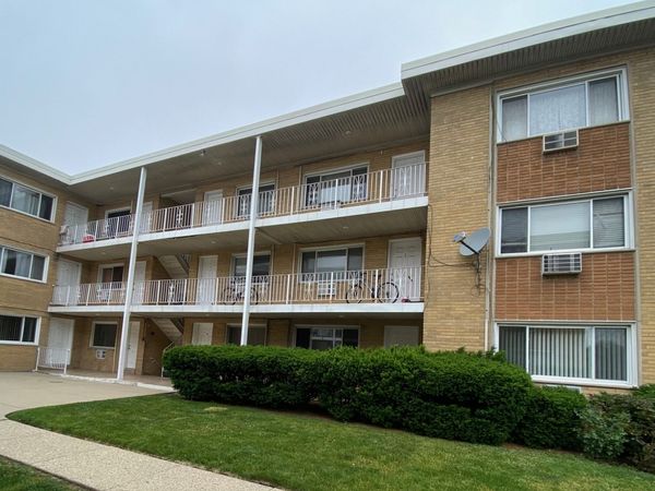 4600 River Road , Unit A5, Schiller Park, IL 60176