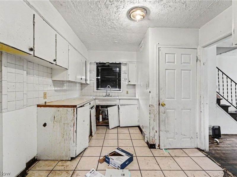 1358 Peckham Street , Akron, OH 44320 Photo 11