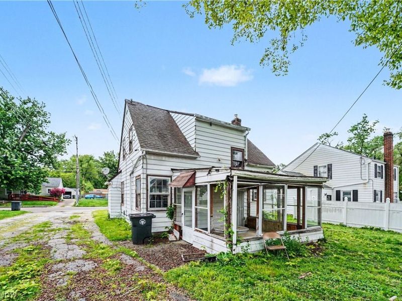 1358 Peckham Street , Akron, OH 44320 Photo 4