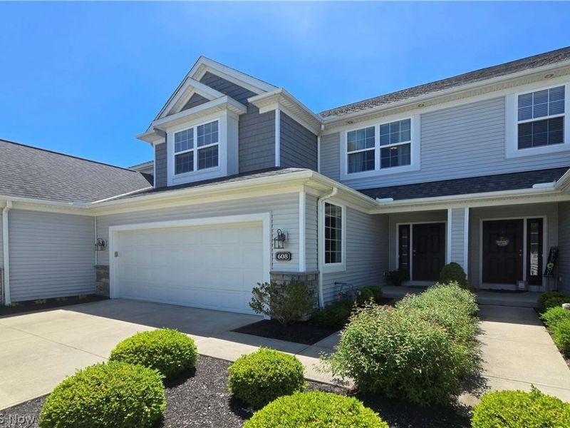 608 Aubrielle Avenue, Avon Lake, OH 44012 Photo 2