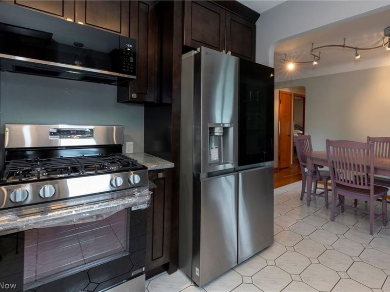 5042 N Barton Road , Lyndhurst, OH 44124 Photo 13