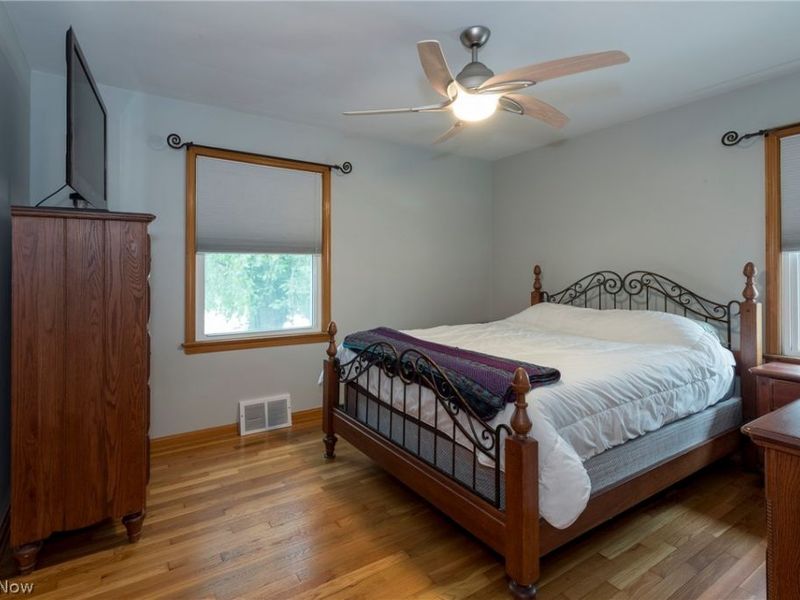 5042 N Barton Road , Lyndhurst, OH 44124 Photo 15
