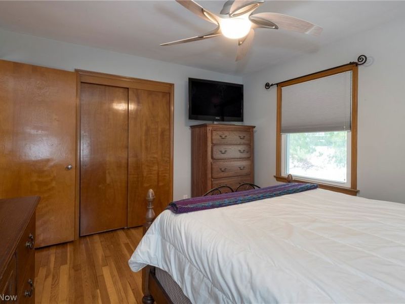 5042 N Barton Road , Lyndhurst, OH 44124 Photo 17