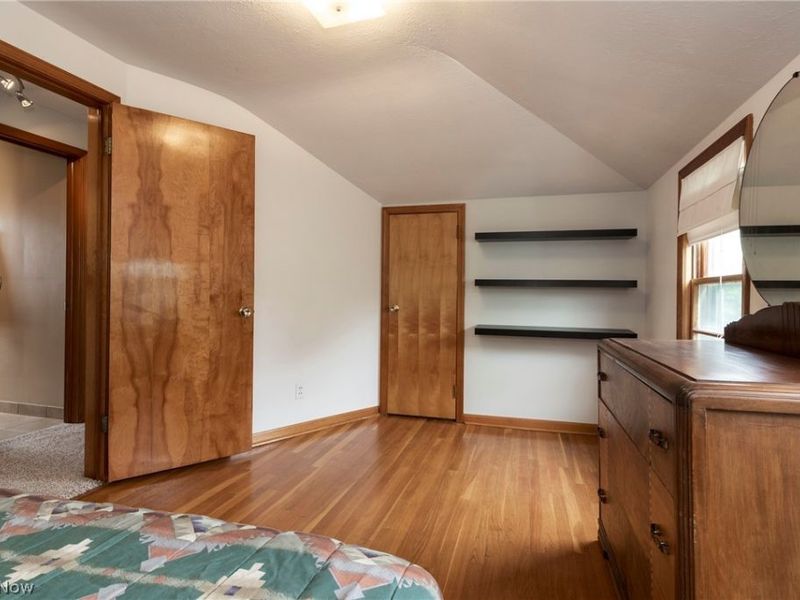 5042 N Barton Road , Lyndhurst, OH 44124 Photo 23