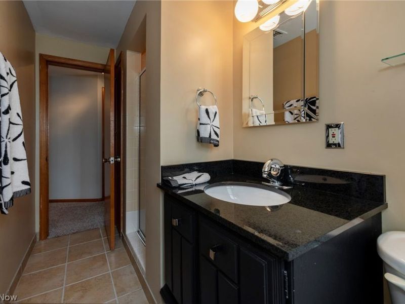 5042 N Barton Road , Lyndhurst, OH 44124 Photo 29