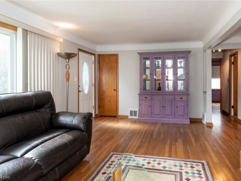 5042 N Barton Road , Lyndhurst, OH 44124 Photo 3