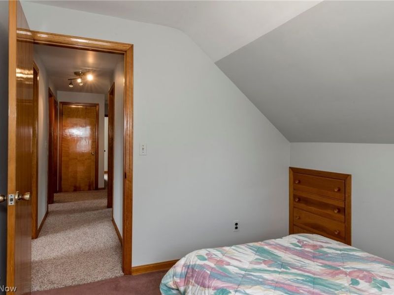 5042 N Barton Road , Lyndhurst, OH 44124 Photo 35