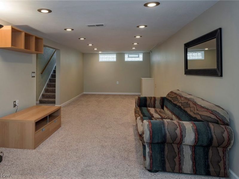 5042 N Barton Road , Lyndhurst, OH 44124 Photo 37