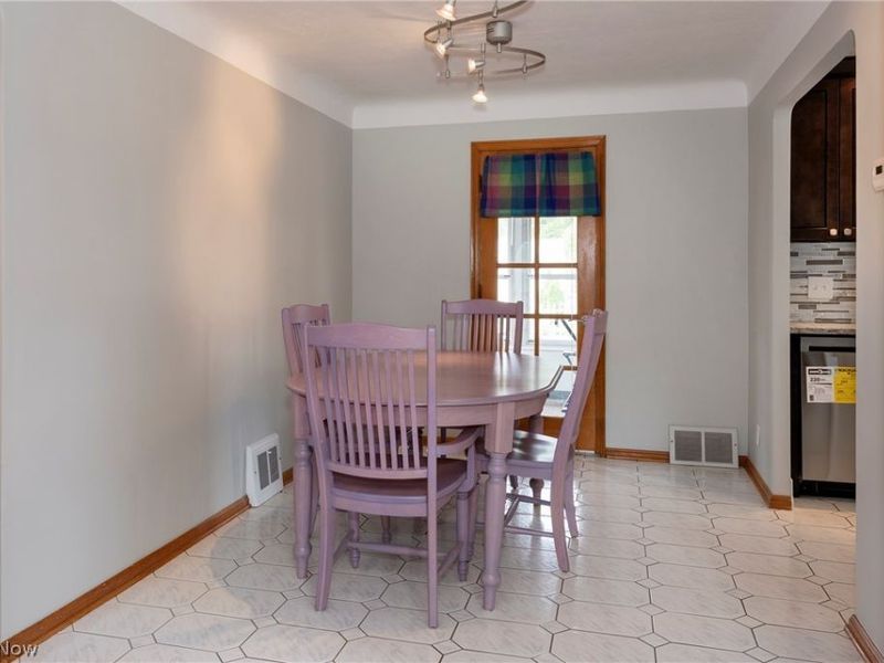 5042 N Barton Road , Lyndhurst, OH 44124 Photo 6