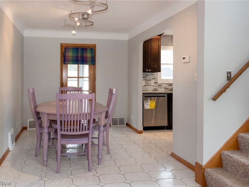 5042 N Barton Road , Lyndhurst, OH 44124 Photo 7