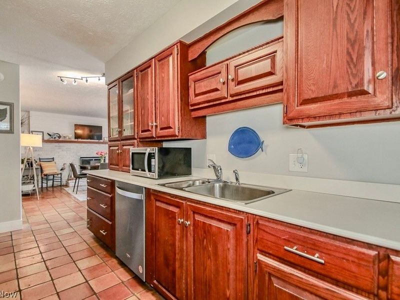 7050 Chillicothe Road , Unit D1, Mentor, OH 44060 Photo 7