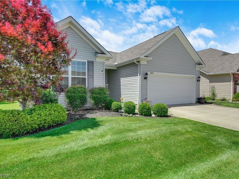 8024 Parkcroft Drive, Mentor, OH 44060 Photo 2