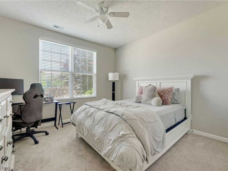 8024 Parkcroft Drive, Mentor, OH 44060 Photo 4