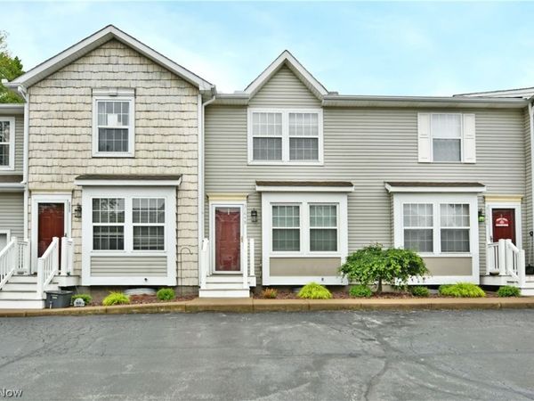 3164 Deer Trail, Unit B, Cortland, OH 44410