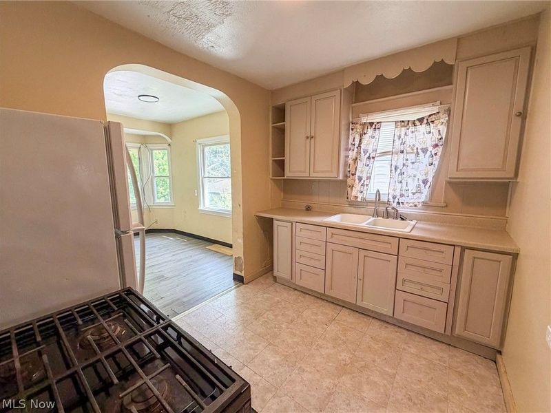 145 S Lakeview Avenue , Youngstown, OH 44509 Photo 2