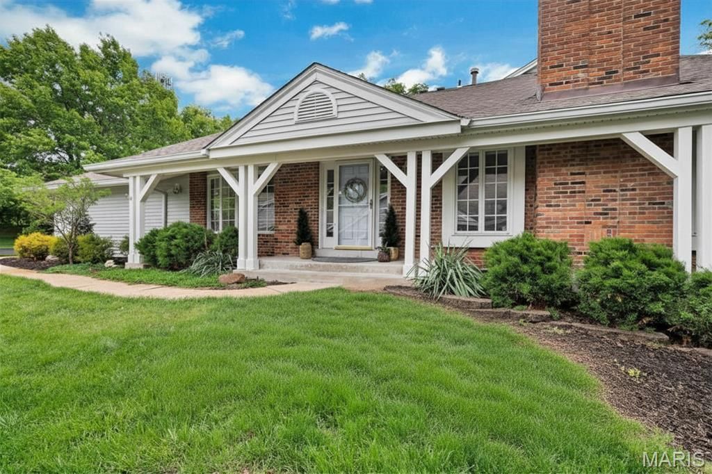 14932 Manor Lake Drive , Chesterfield, MO 63017 Main Photo