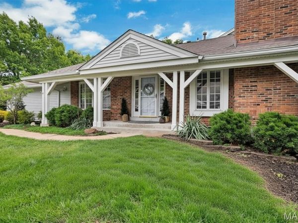 14932 Manor Lake Drive , Chesterfield, MO 63017